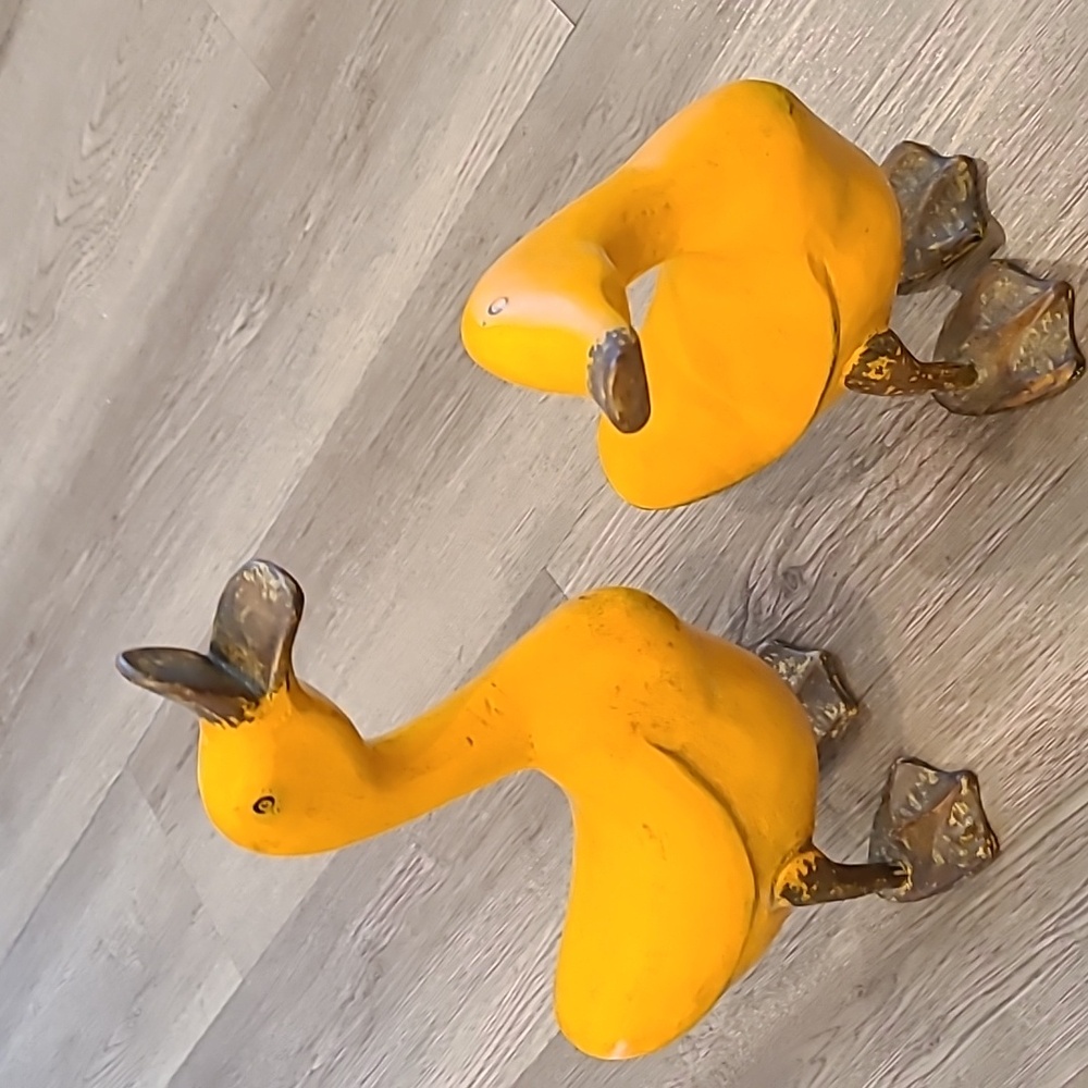 Distressed Vintage Folk Americana Duck Figurines